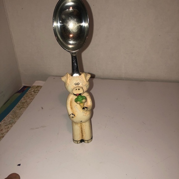 Vintage well loved piggy ice cream scoop for the pig collector. - Picture 6 of 6